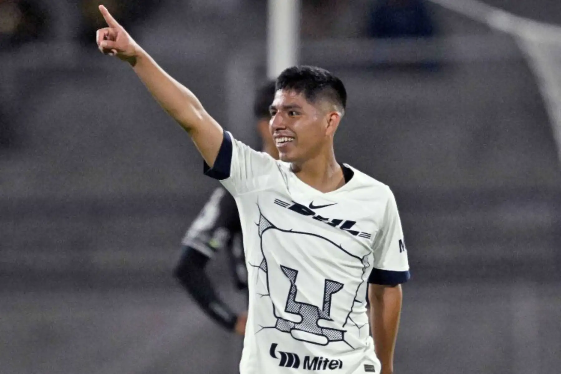 La Liga mexicana de primera división reconoció a Piero Quispe como uno de los mejores jugadores de la temporada al nombrarlo en su cuadro de honor. Foto: Composición digital con fotos de AFP e IG