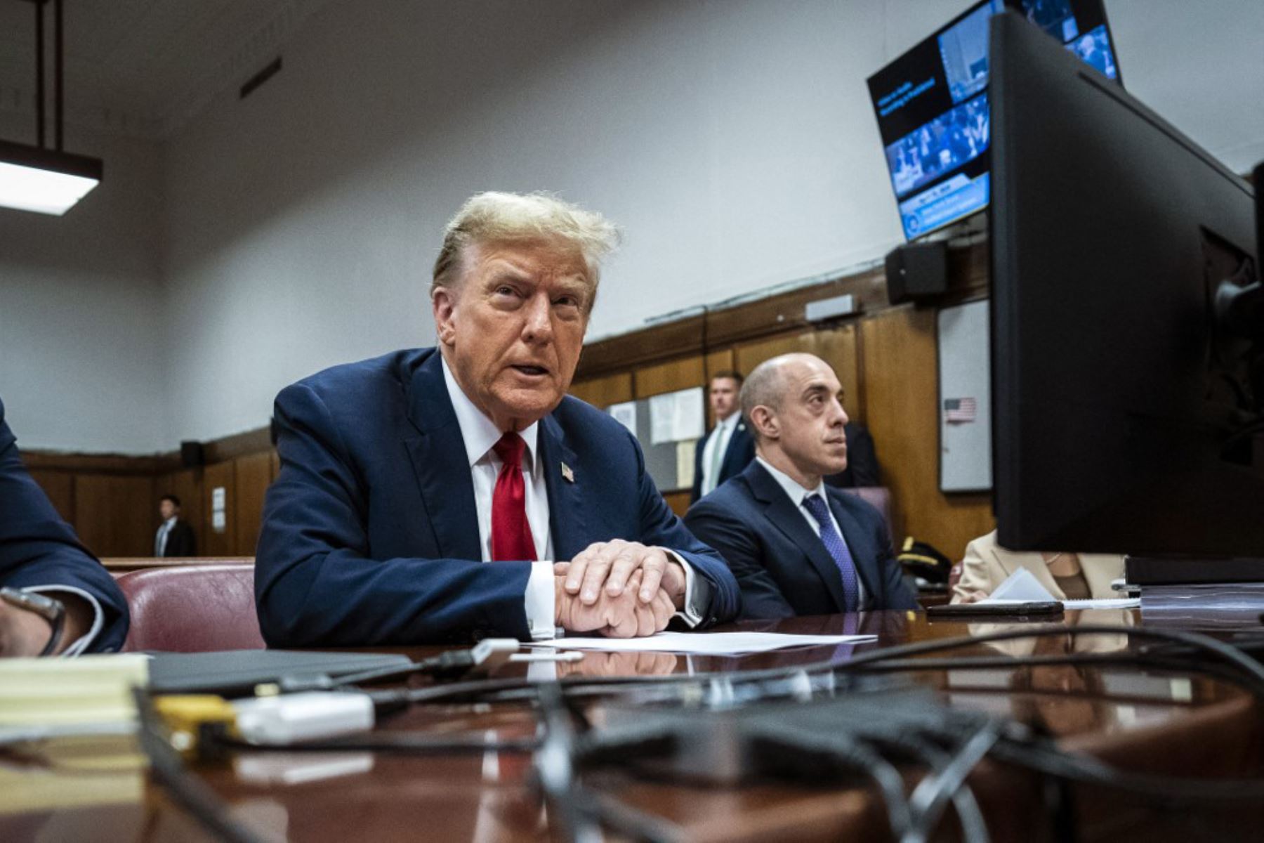 Imagen de Donald Trump compareciendo ante un tribunal en abril de 2024. Foto: AFP
