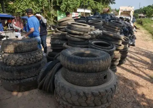 Un gran número de llantas usadas fue eliminado en Ucayali como parte de la campaña para desechar los criaderos del zancudo transmisor del dengue en esa región.