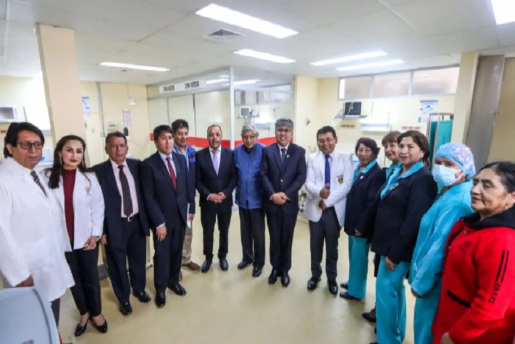 El gobernador regional del Cusco exhortó a priorizar la conclusión del Hospital Antonio Lorena y del aeropuerto de Chinchero.
