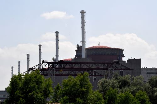 Vista de la central nuclear de Zaporiyia, controlada por Rusia, en el sur de Ucrania (junio de 2023). Foto: AFP