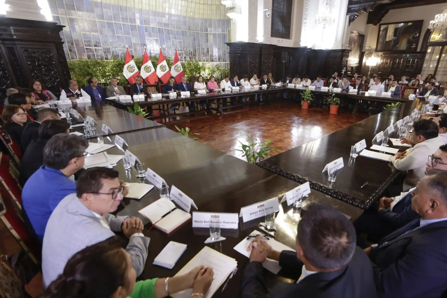 La presidenta de la República, Dina Ercilia Boluarte Zegarra, lideró una reunión de trabajo con congresistas y alcaldes de la región Piura desde Palacio de Gobierno. Foto: ANDINA/Presidencia