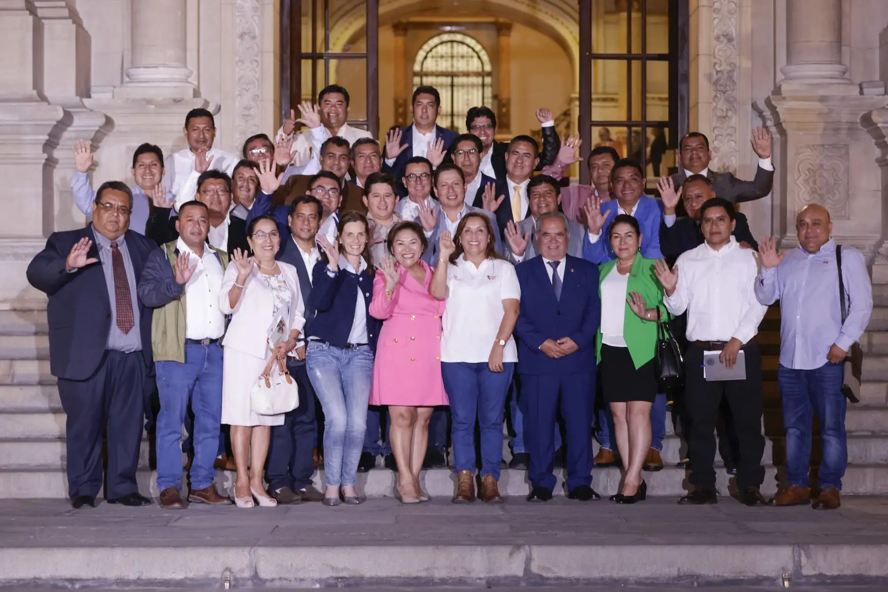 La presidenta de la República, Dina Ercilia Boluarte Zegarra, lideró una reunión de trabajo con congresistas y alcaldes de la región Piura desde Palacio de Gobierno. Foto: ANDINA/Presidencia