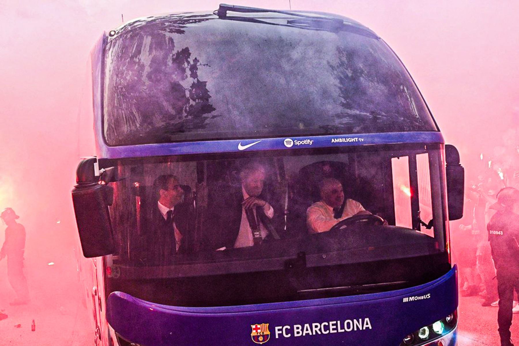 Incidentes entre hinchas del FC Barcelona y PSG.