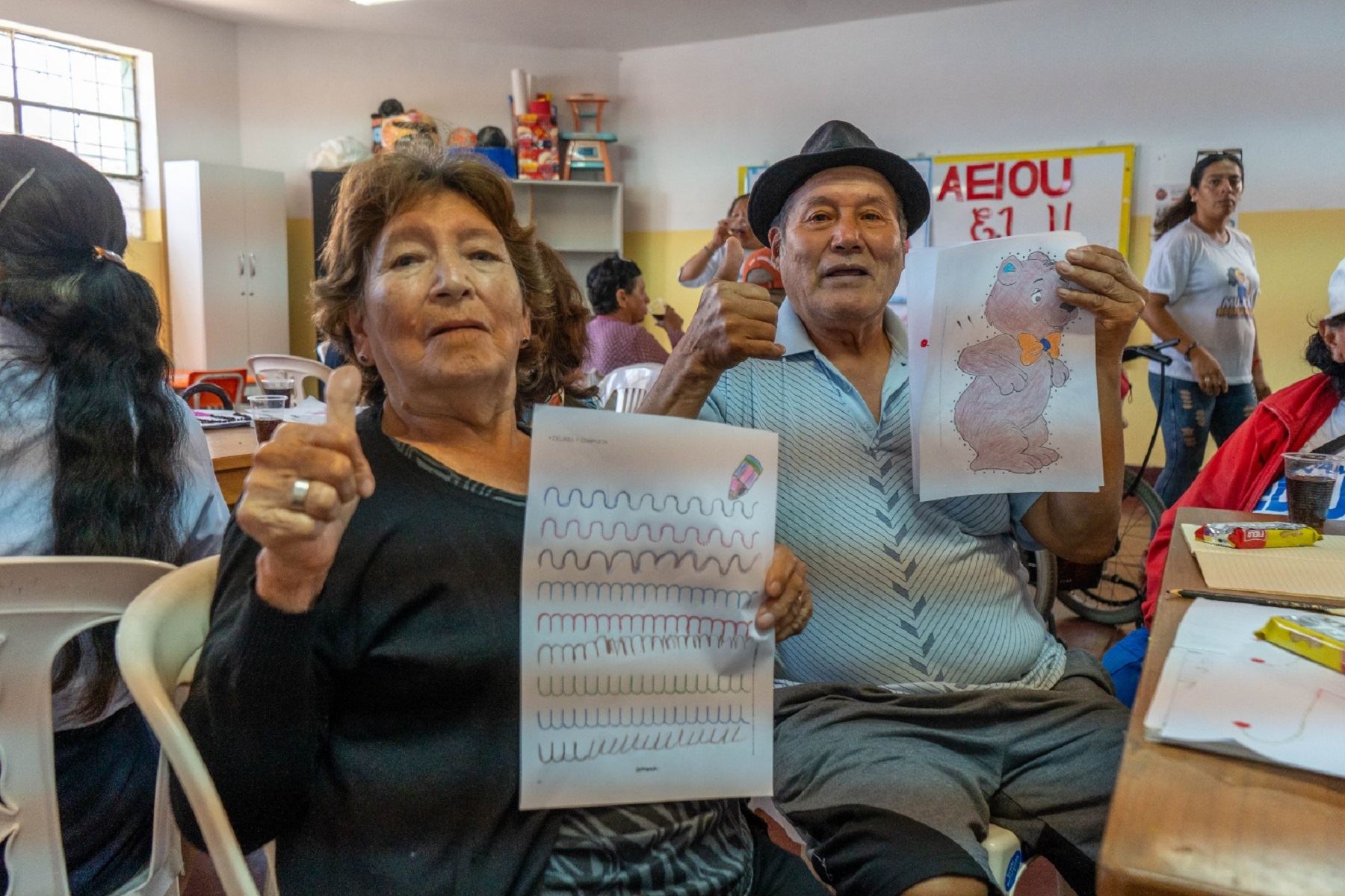 Carmen de la Legua: Abuelitos vuelven al colegio para aprender a leer y escribir