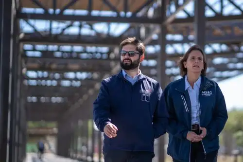 Boric dice estar "disponible" para hablar con Maduro en plena polémica por Tren de Aragua