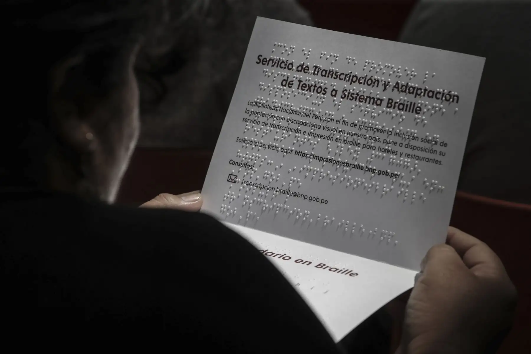 La Biblioteca Nacional del Perú (BNP) lanzó el servicio de transcripción e impresión en sistema Braille para restaurantes y empresas hoteleras. El servicio que tendrá un costo accesible, está a cargo de personas con discapacidad visual especializados en adaptación e impresión en sistema Braille y permitira que los restaurantes y los diferentes negocios puedan ofrecer sus menús, cartas y servicios en braille.
Foto: ANDINA/Andrés Valle