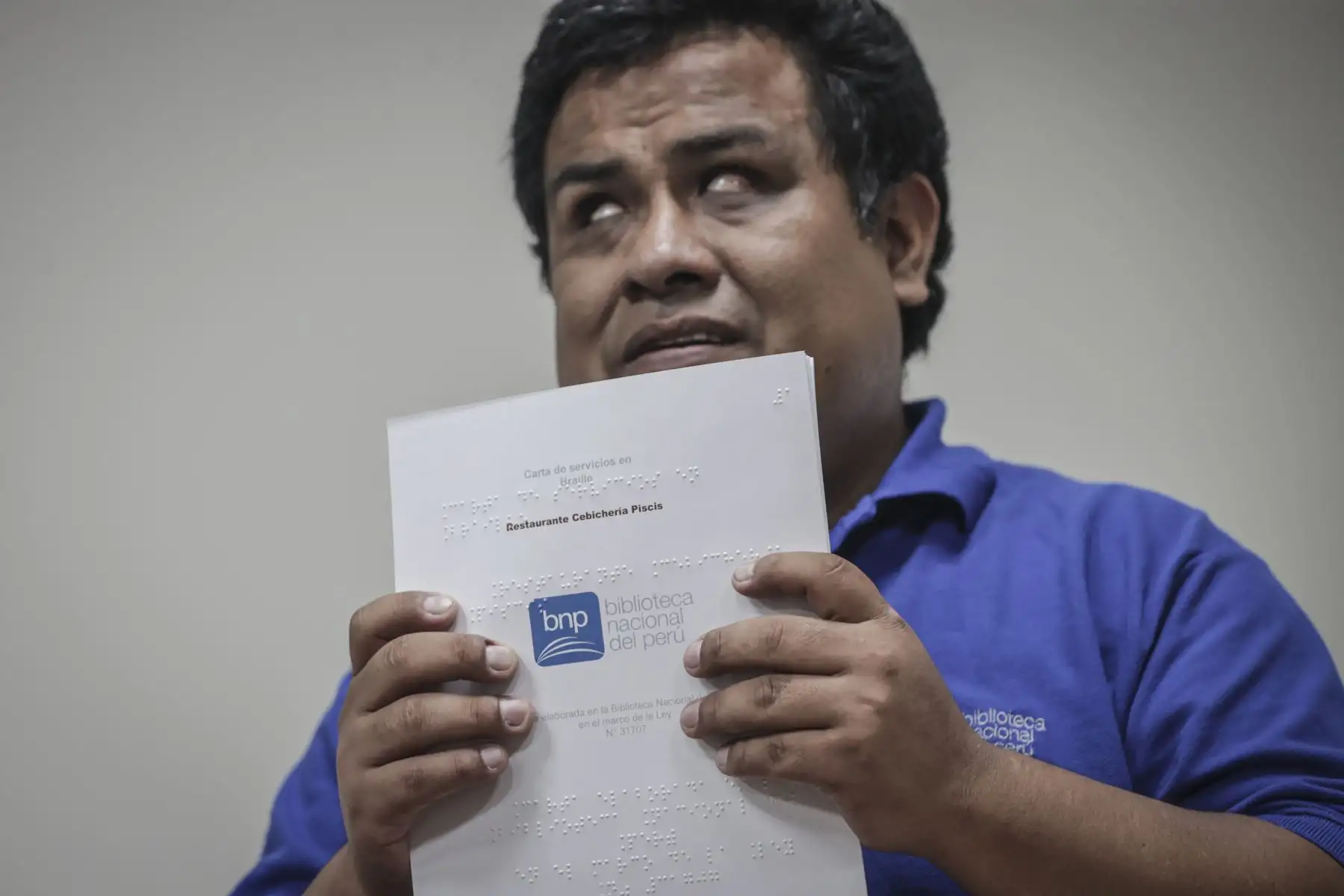 La Biblioteca Nacional del Perú (BNP)tiene un servicio de transcripción e impresión en sistema Braille para que las personas con discapacidad visual puedan "leer" los servicios que brindan los restaurantes y hoteles.
Foto: ANDINA/Andrés Valle