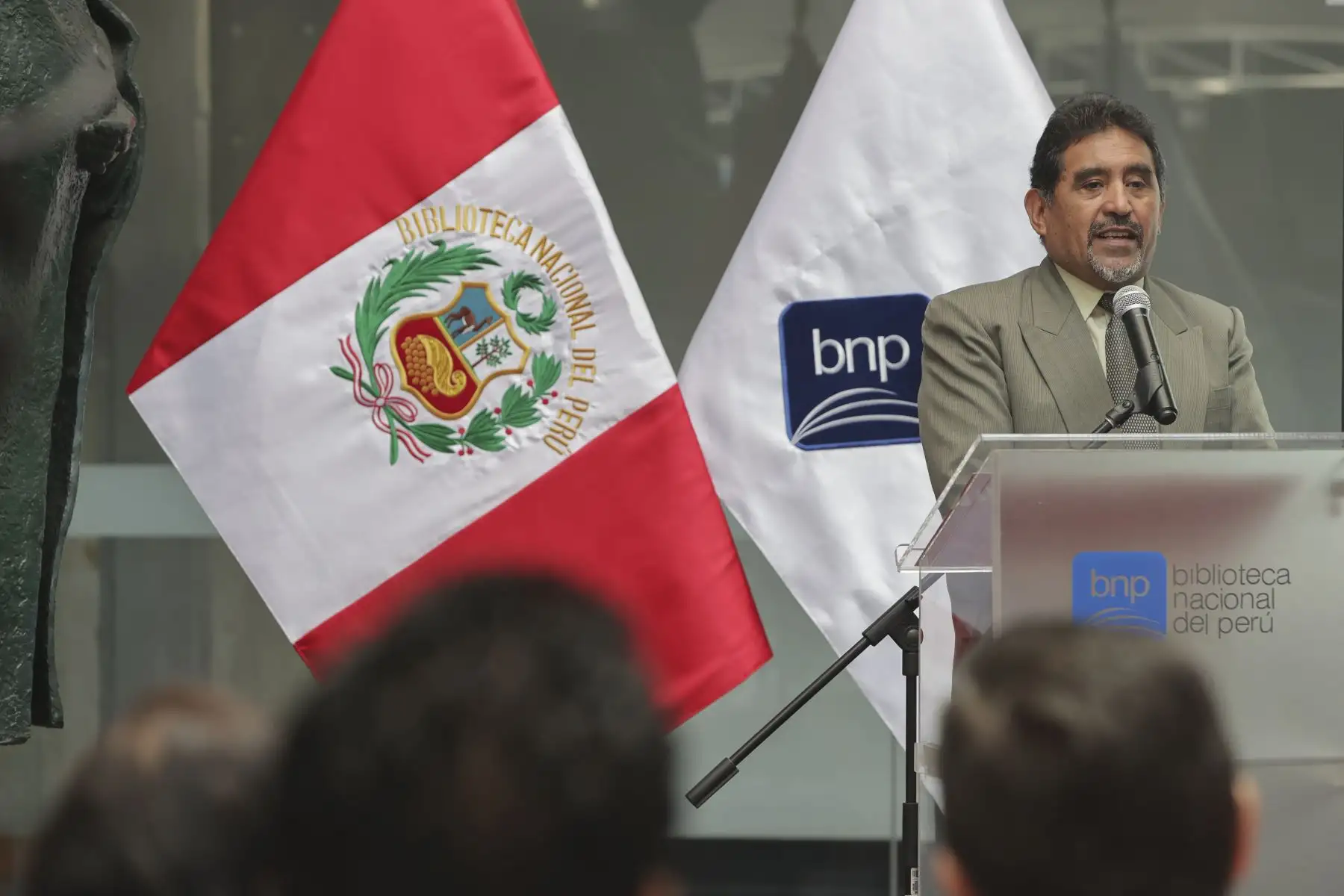 Durante la ceremonia protocolar realizada en el hall principal de su sede institucional, ubicada en el distrito de San Borja, el jefe institucional de la BNP, Boris Espezúa, afirmó que “para la Biblioteca Nacional es de mucha complacencia llegar a este momento, implementar este servicio es fundamental. El tema de la inclusión es un deber imperativo y esta acción ciudadana debería crecer más.”
Foto: ANDINA/Andrés Valle