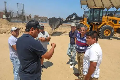 El alcalde de Trujillo, Mario Reyna, visitó las instalaciones del estadio Chan Chan. Foto: Cortesía Luis Puell