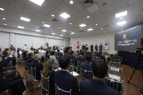 Presidenta Dina Boluarte participa de la suscripción del contrato entre SIMA y HD Hyundai Heavy Industries, para la coproducción de 4 unidades navales.
Foto: ANDINA/Prensa Presidencia