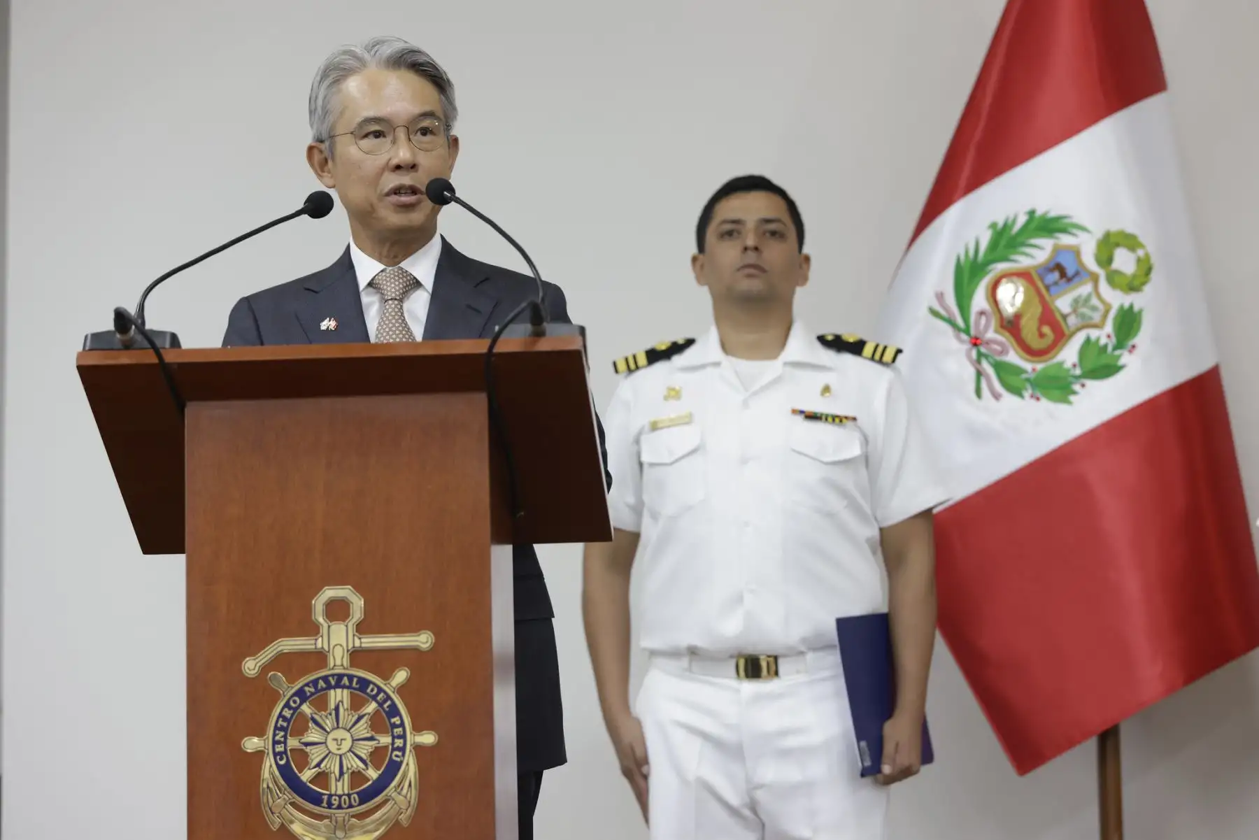 Presidenta Dina Boluarte participa de la suscripción del contrato entre SIMA y HD Hyundai Heavy Industries, para la coproducción de 4 unidades navales.
Foto: ANDINA/Prensa Presidencia