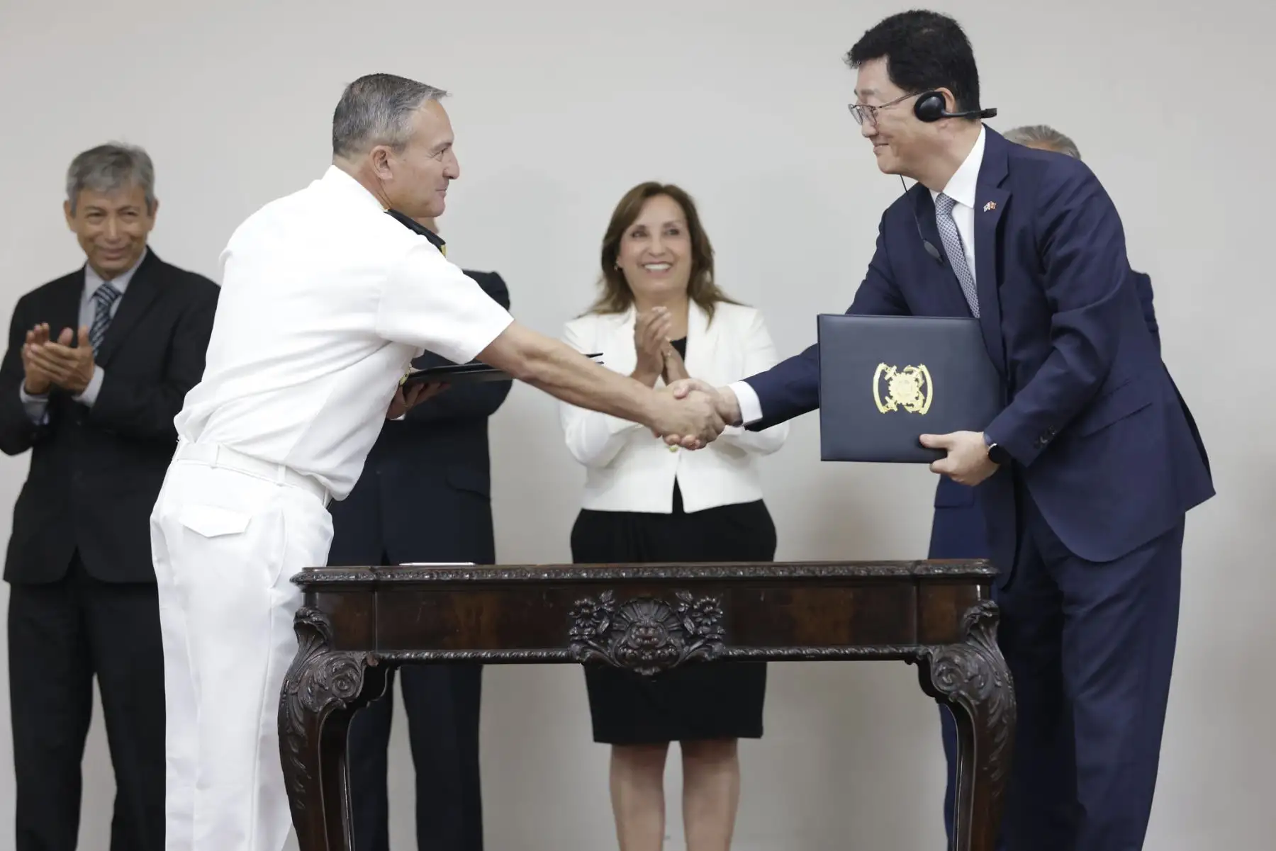 Presidenta Dina Boluarte participa de la suscripción del contrato entre SIMA y HD Hyundai Heavy Industries, para la coproducción de 4 unidades navales.
Foto: ANDINA/Prensa Presidencia