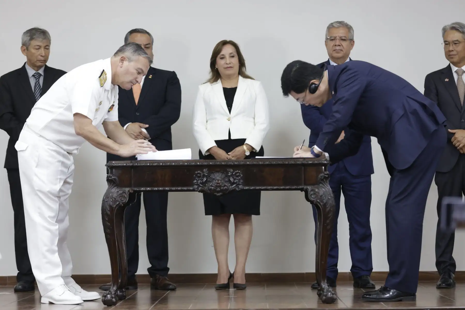 Presidenta Dina Boluarte participa de la suscripción del contrato entre SIMA y HD Hyundai Heavy Industries, para la coproducción de 4 unidades navales.
Foto: ANDINA/Prensa Presidencia