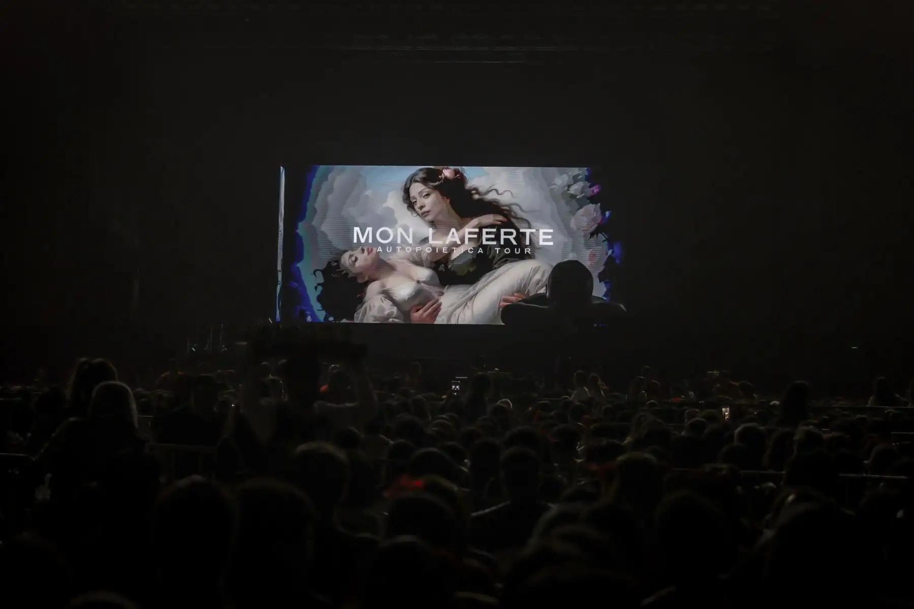 La cantante Mon Laferte ofreció esta noche en la capital un espectáculo basado en la teatralidad mezclada con sus canciones nuevas y sus más importantes éxitos. La artisita considerada como una de las más importantes cantautoras en la actualidad, gracias a su estilo que fusiona varios géneros y ritmos llegó a Lima para presentar su gira denominada “Autopoiética 2024” que se inició oficialmente en febrero de este año en la ciudad de Puebla.
Foto: ANDINA/Andrés Valle