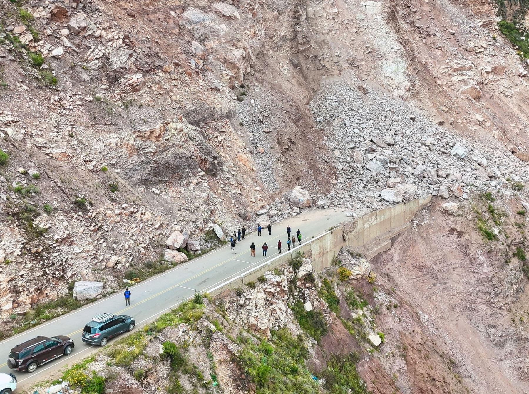 Un derrumbe de grandes proporciones bloquea el tránsito en la carretera Cusco - Paucartambo, la principal vía de acceso al Parque Nacional del Manu. ANDINA/Difusión