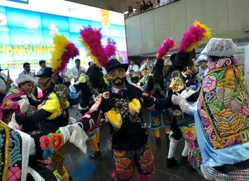 Un centenar de danzantes participaron del lanzamiento del Concurso de la Chonguinada juninense que se celebrará en la primera semana de mayo en la provincia de Junín.