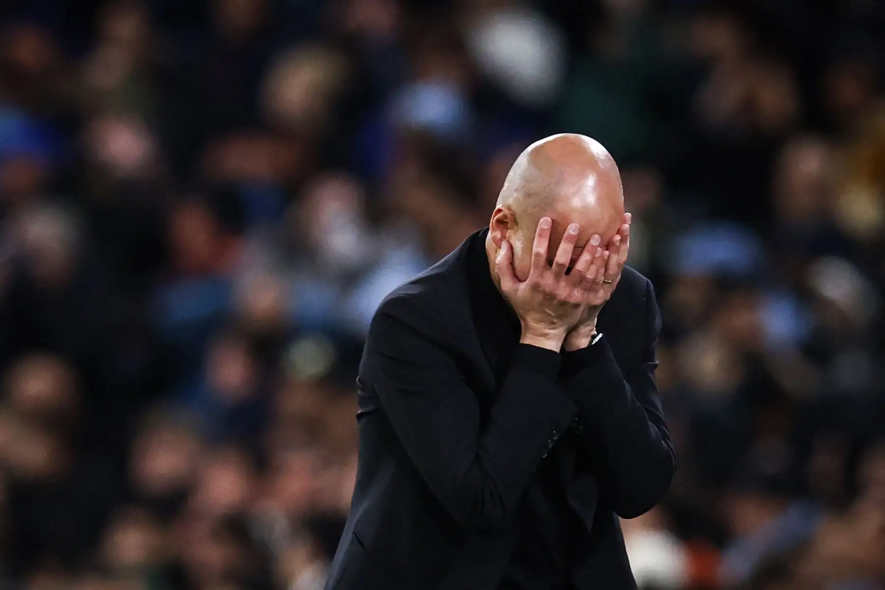 l técnico español del Manchester City, Pep Guardiola, reacciona tras una oportunidad perdida durante el partido de vuelta de los cuartos de final de la Liga de Campeones de la UEFA entre el Manchester City y el Real Madrid, en el estadio Etihad, en Manchester, noroeste de Inglaterra, el 17 de abril de 2024.
Foto: AFP