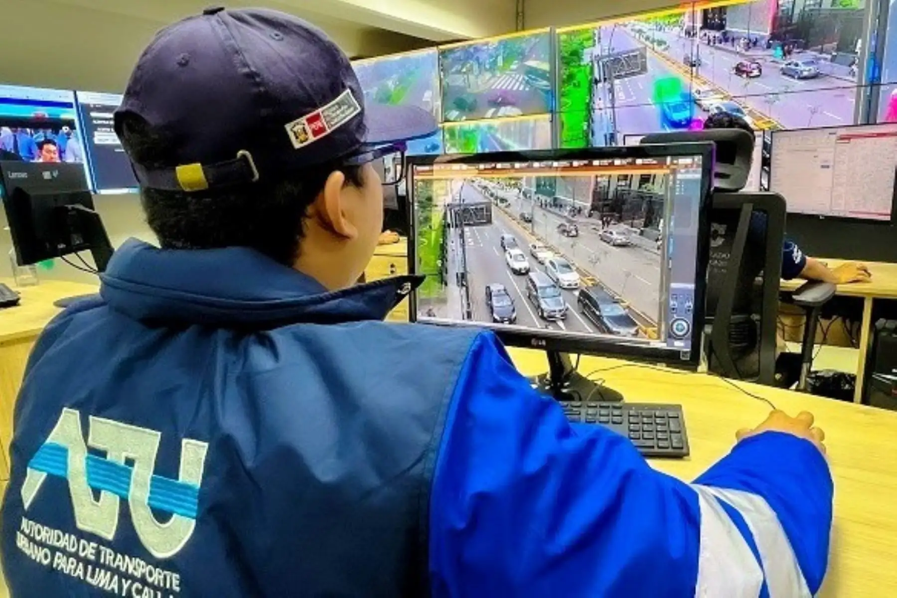 Fiscalización electrónica detectó 3,929 infracciones cometidas por el transporte informal. Foto: ANDINA/Difusión.