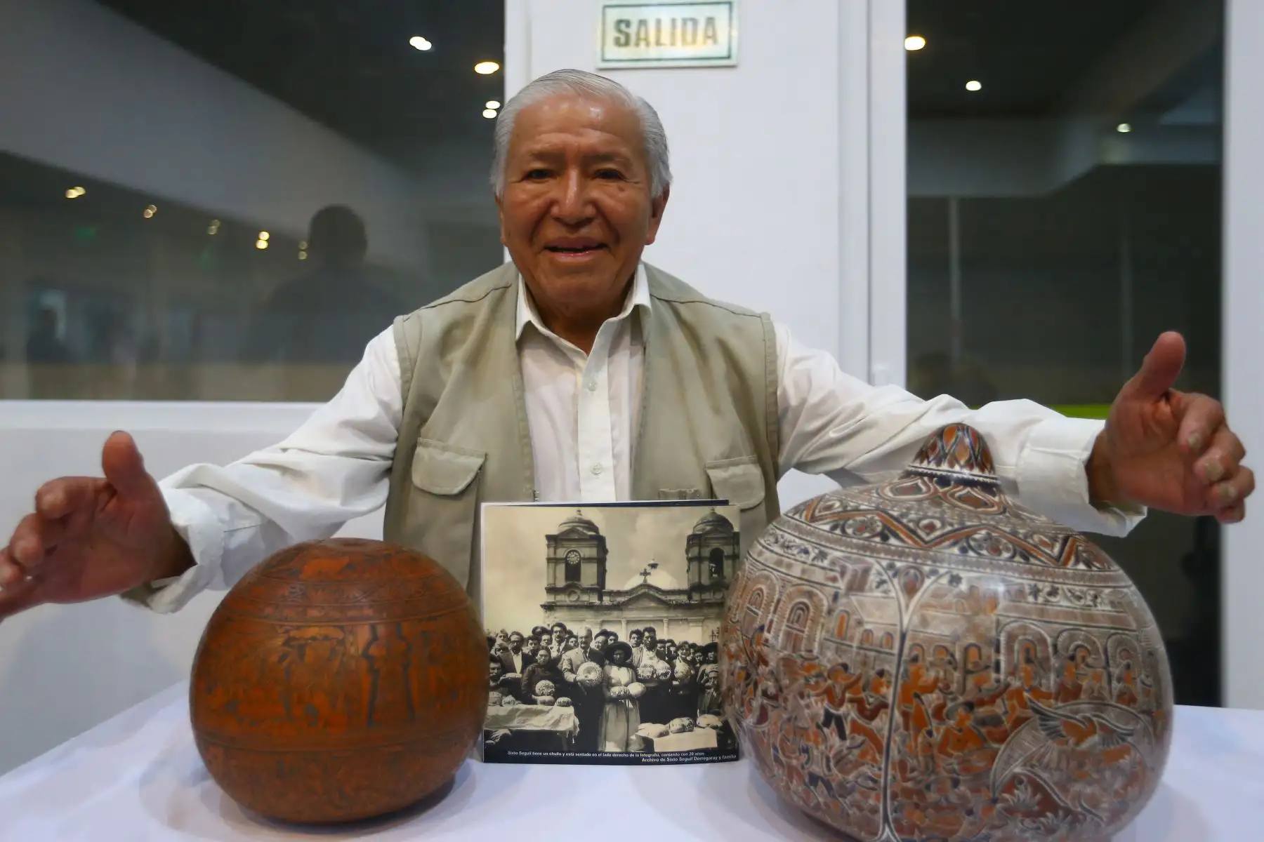 Mincetur realiza el lanzamiento del Concurso Público “ Somos Artesanía ”, iniciativa que otorgará apoyo económico para fortalecer el desarrollo de los artesanos del Perú.
La ceremonia es presidida por la ministra de Comercio Exterior y Turismo , Elizabeth Galdo, quien estuvo acompañada por el director general de Artesanía del Mincetur, José Padilla, y destacados artesanos del país.
Foto: ANDINA/Eddy Ramos
