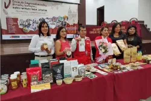 Los productos son producidos y elaborados por las familias emprendedoras que conducen negocios rurales impulsados por el proyecto Haku Wiñay del Foncodes.