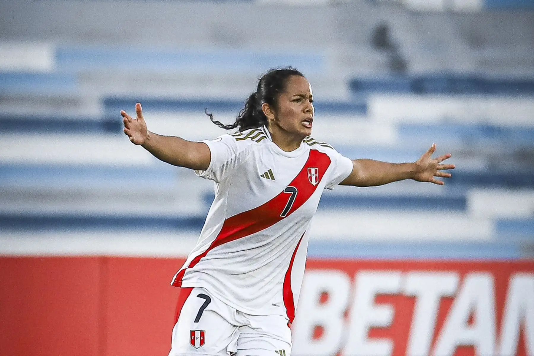 Perú clasificó al hexagonal final del Sudamericano Femenino Sub 20. La ‘Bicolor’ venció 2-1 a Uruguay por la fecha 4 del Sudamericano SUB20 Femenino 2024. Con este triunfo, el combinado nacional suma 7 puntos y se clasificó a la siguiente etapa del torneo.
Foto: @LaBicolor
