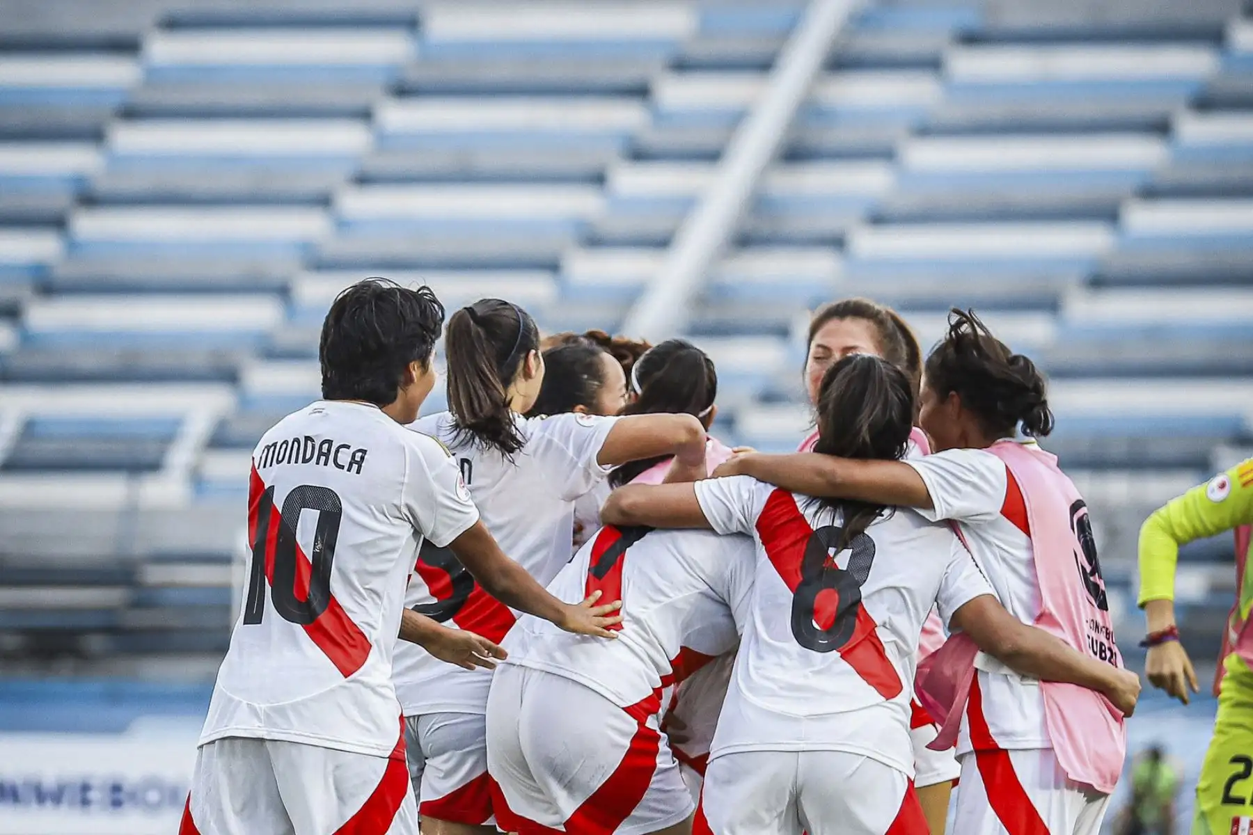Perú clasificó al hexagonal final del Sudamericano Femenino Sub 20. La ‘Bicolor’ venció 2-1 a Uruguay por la fecha 4 del Sudamericano SUB20 Femenino 2024. Con este triunfo, el combinado nacional suma 7 puntos y se clasificó a la siguiente etapa del torneo.
Foto: @LaBicolor