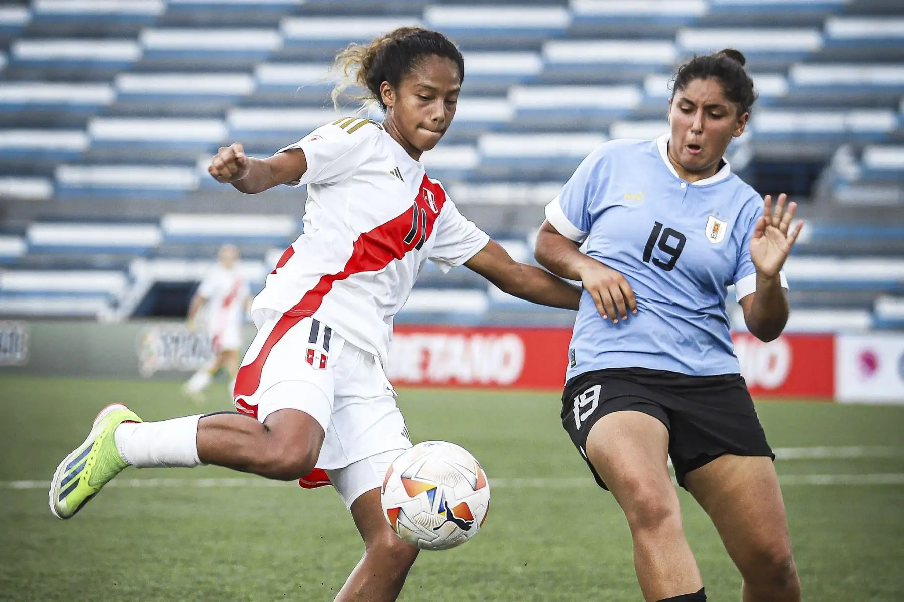 Perú clasificó al hexagonal final del Sudamericano Femenino Sub 20. La ‘Bicolor’ venció 2-1 a Uruguay por la fecha 4 del Sudamericano SUB20 Femenino 2024. Con este triunfo, el combinado nacional suma 7 puntos y se clasificó a la siguiente etapa del torneo.
Foto: @LaBicolor