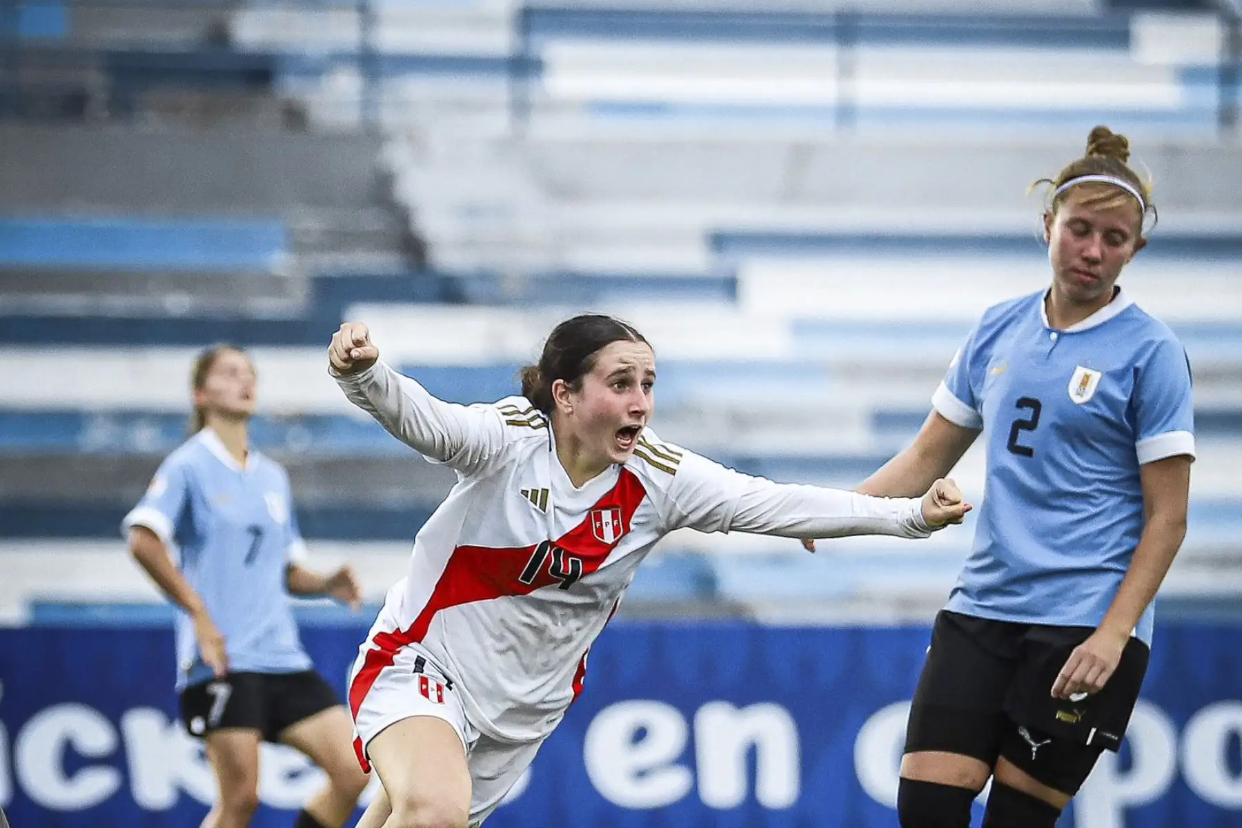 Perú clasificó al hexagonal final del Sudamericano Femenino Sub 20. La ‘Bicolor’ venció 2-1 a Uruguay por la fecha 4 del Sudamericano SUB20 Femenino 2024. Con este triunfo, el combinado nacional suma 7 puntos y se clasificó a la siguiente etapa del torneo.
Foto: @LaBicolor