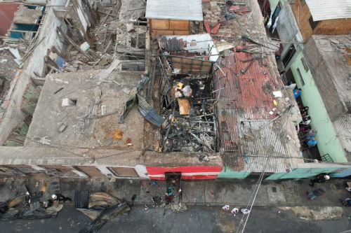 Cercado de Lima:  incendio en la cuadra 5 de Jirón Angaraes