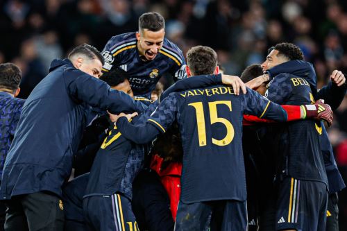 Futbolistas del Real Madrid festejaron su acceso a las semifinales de la Liga de Campeones.