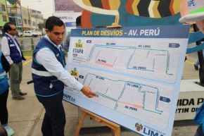 Gerente general de Emape, Carlos Peña explica el plan de desvío en la av. Perú. Foto: ANDINA/Difusión