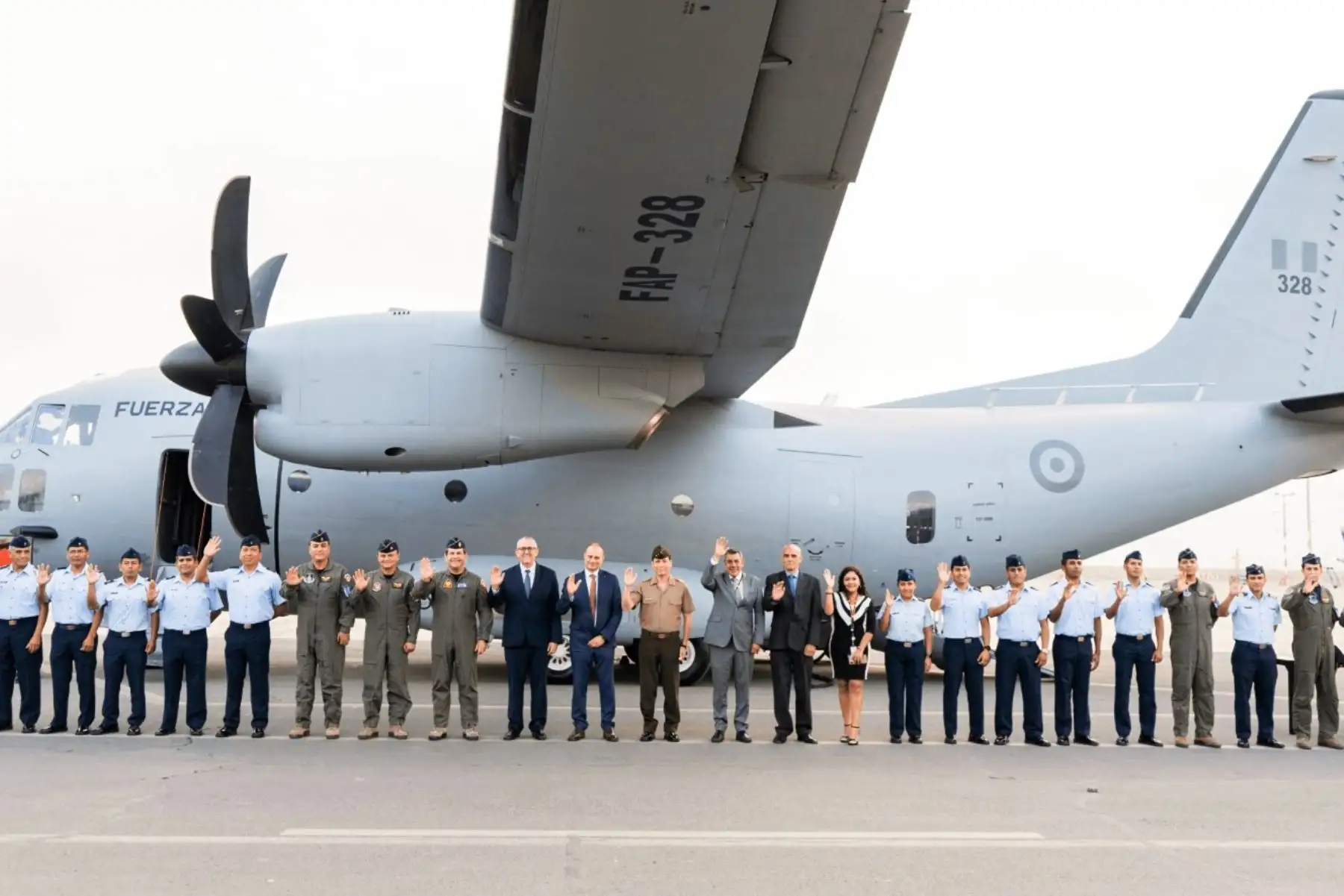 Como parte de este convenio, siete especialistas de Leonardo S.p.A., con la colaboración de técnicos de la Fuerza Aérea del Perú, realizaron trabajos de mantenimiento de una aeronave Spartan N° 328, permitiendo prolongar el tiempo de vuelo para ocho años más.
Foto: ANDINA \ PCM