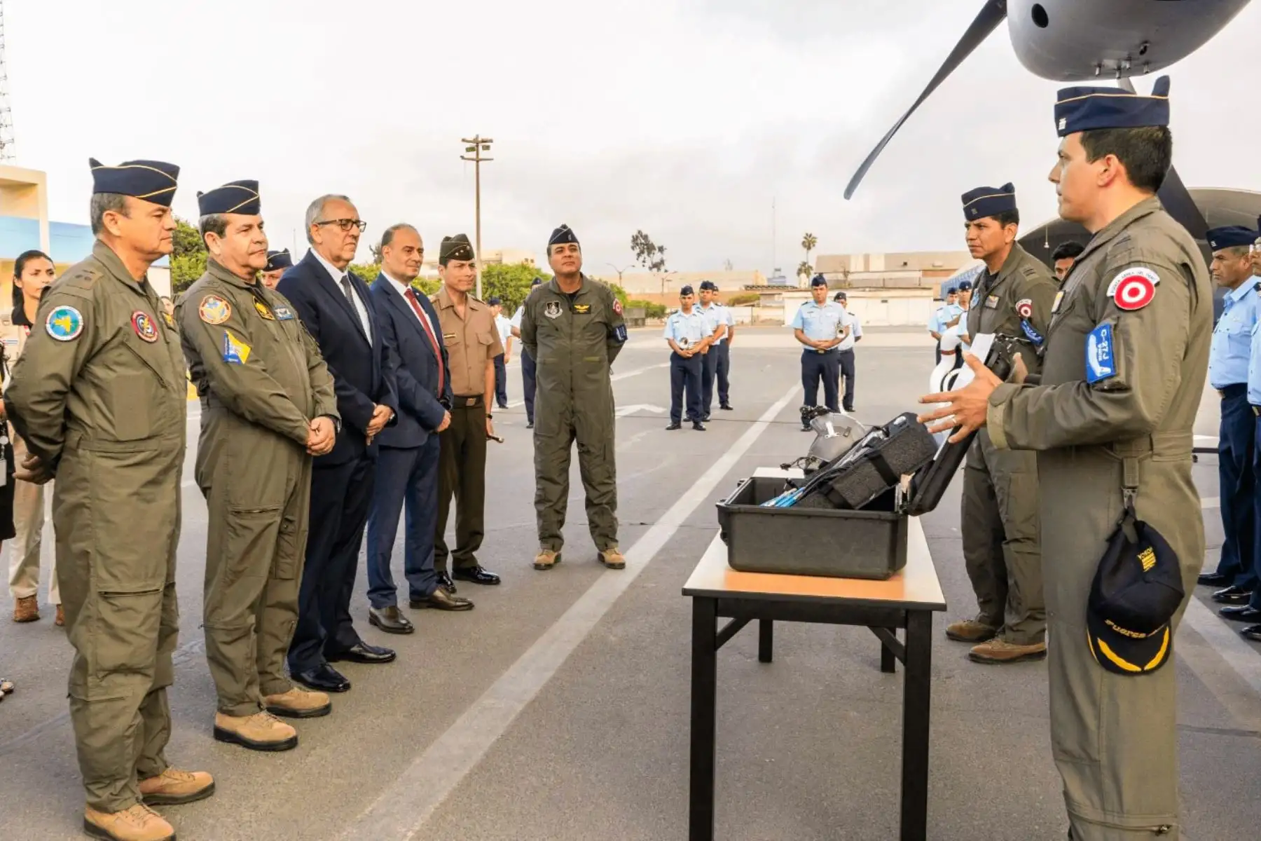 Asimismo, se realizaron entrenamientos avanzados para el mantenimiento de otras tres aeronaves, consolidando la capacitación de 10 especialistas de la Fuerza Aérea del Perú, que continuará de forma independiente las intervenciones correspondientes programadas para este y el próximo año.
Foto: ANDINA \ PCM