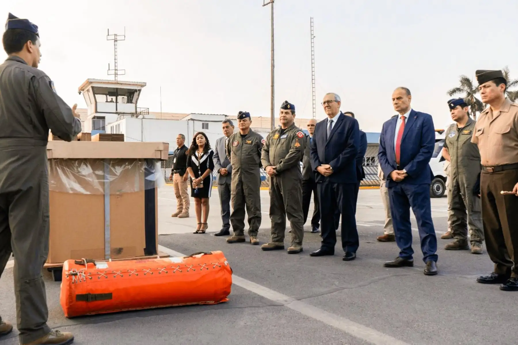 En representación del ministro Walter Astudillo, el viceministro de Recursos para la Defensa del Ministerio de Defensa participó en la ceremonia de presentación de resultados del Convenio Específico OFFSET entre las Fuerza Aérea del Perú y la empresa Leonardo S.p.A., en la Base Aérea del Callao.
Foto: ANDINA \ PCM