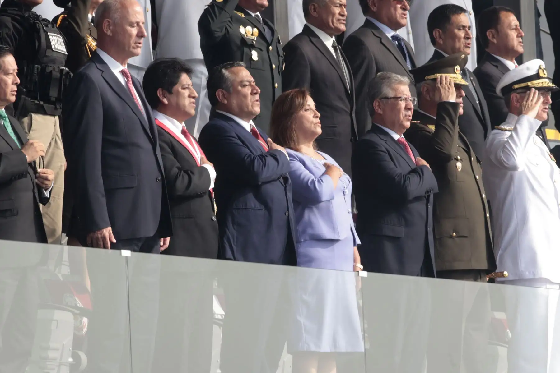 La presidenta de la república, Dina Boluarte Zegarra, encabeza la ceremonia de condecoración de la Medalla al Defensor de la Democracia. Foto: ANDINA/ Vidal Tarqui