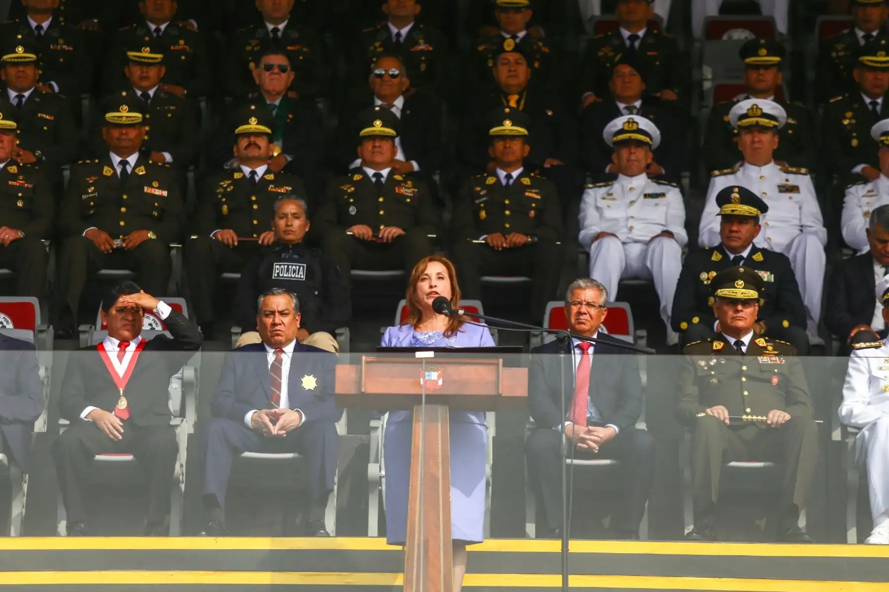 La presidenta de la república, Dina Boluarte Zegarra, encabeza la ceremonia de condecoración de la Medalla al Defensor de la Democracia. Foto: ANDINA/Prensa Presidencia