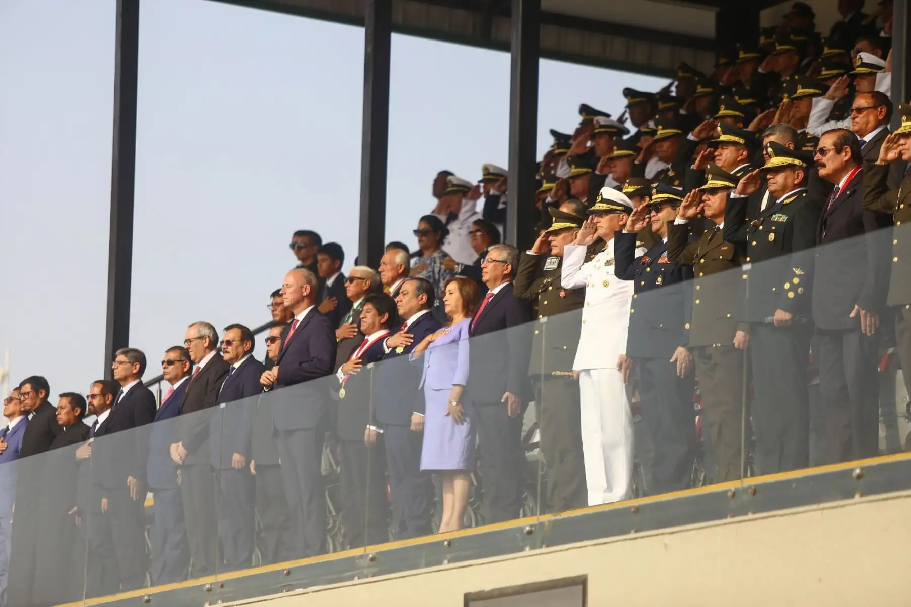 La presidenta de la república, Dina Boluarte Zegarra, encabeza la ceremonia de condecoración de la Medalla al Defensor de la Democracia. Foto: ANDINA/Prensa Presidencia