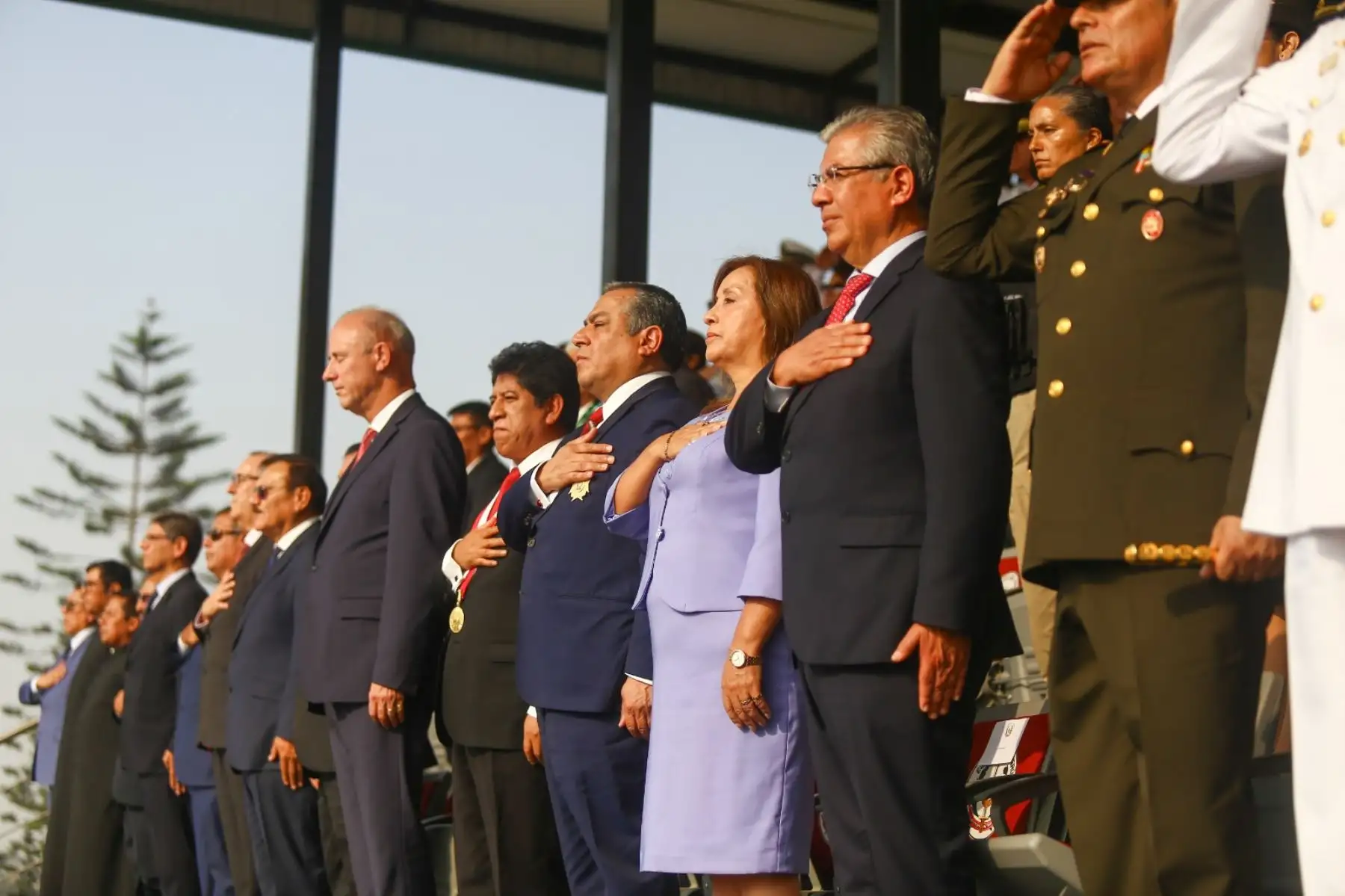 La presidenta de la república, Dina Boluarte Zegarra, encabeza la ceremonia de condecoración de la Medalla al Defensor de la Democracia. Foto: ANDINA/Prensa Presidencia