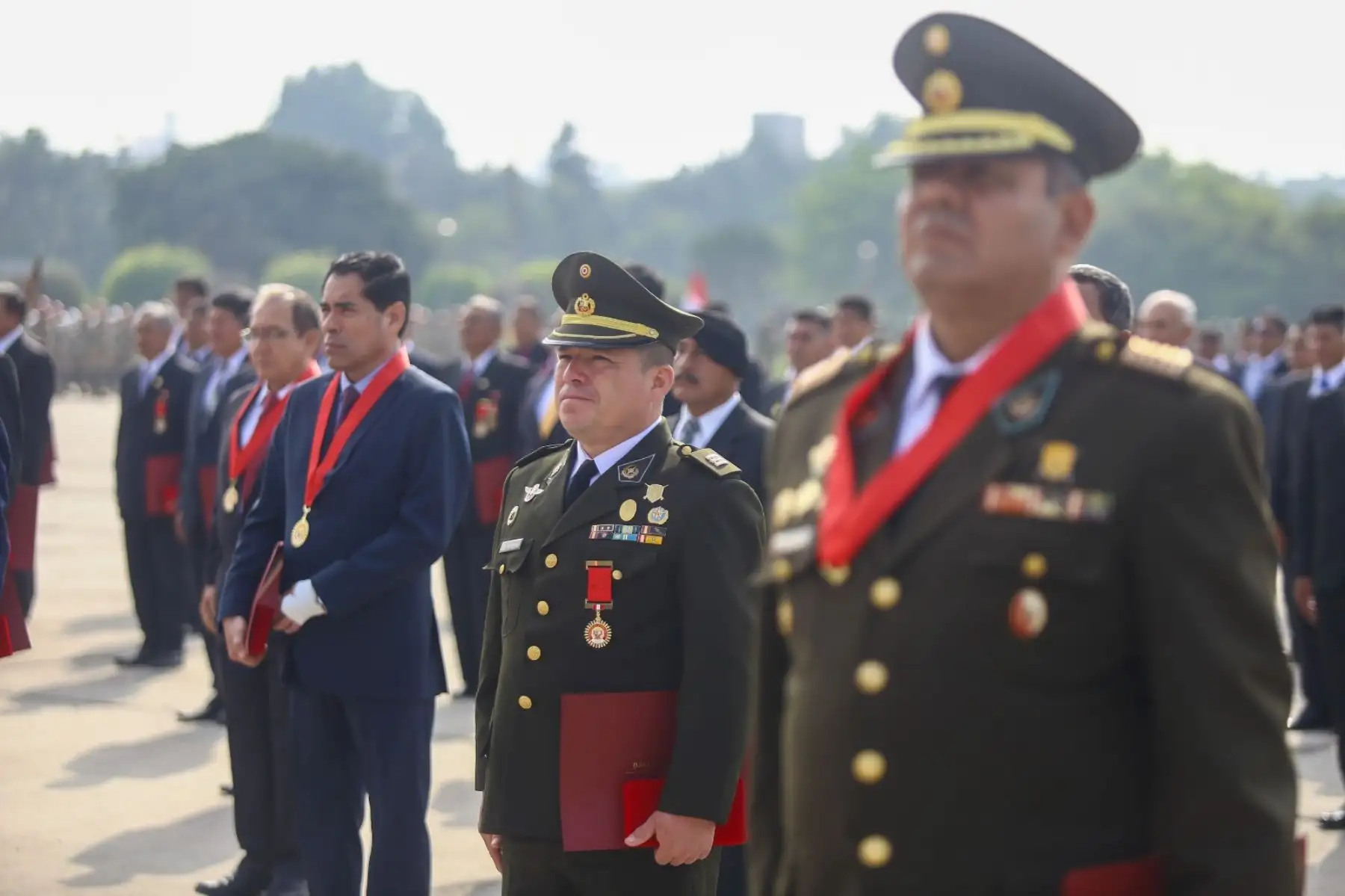 La presidenta de la república, Dina Boluarte Zegarra, encabeza la ceremonia de condecoración de la Medalla al Defensor de la Democracia. Foto: ANDINA/Prensa Presidencia