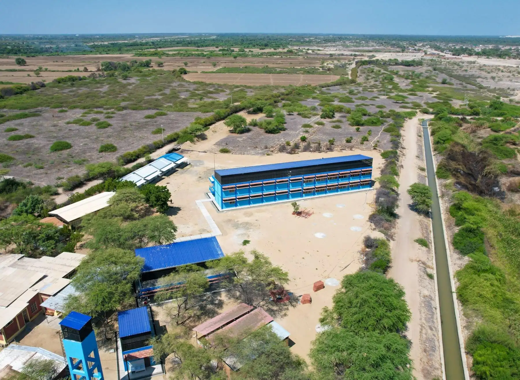 La residencia y comedor estudiantil se ubica en el centro poblado Palo Parado en Catacaos, región Piura, y beneficia a escolares de zonas rurales de este distrito quienes recibirán albergue y una alimentación segura. ANDINA/Difusión