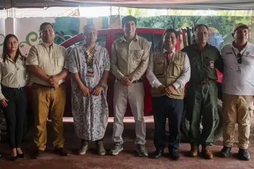 La entrega de la flota vehicular se efectuó en la ciudad de Pucallpa y fue encabezada por el jefe del Sernanp, José Carlos Nieto Navarrete, y el presidente de ORAU, Jamer López Agustín. Foto: ANDINA/Sernanp