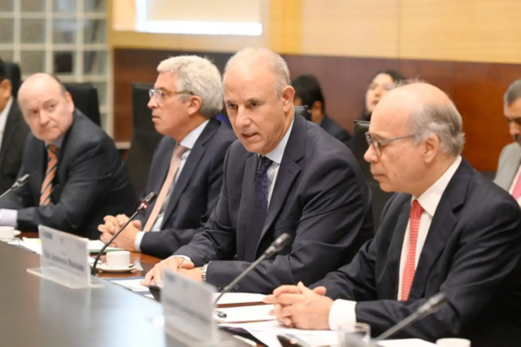 El canciller Javier González-Olaechea en la reunión con diplomáticos y representantes. Foto: ANDINA/difusión.