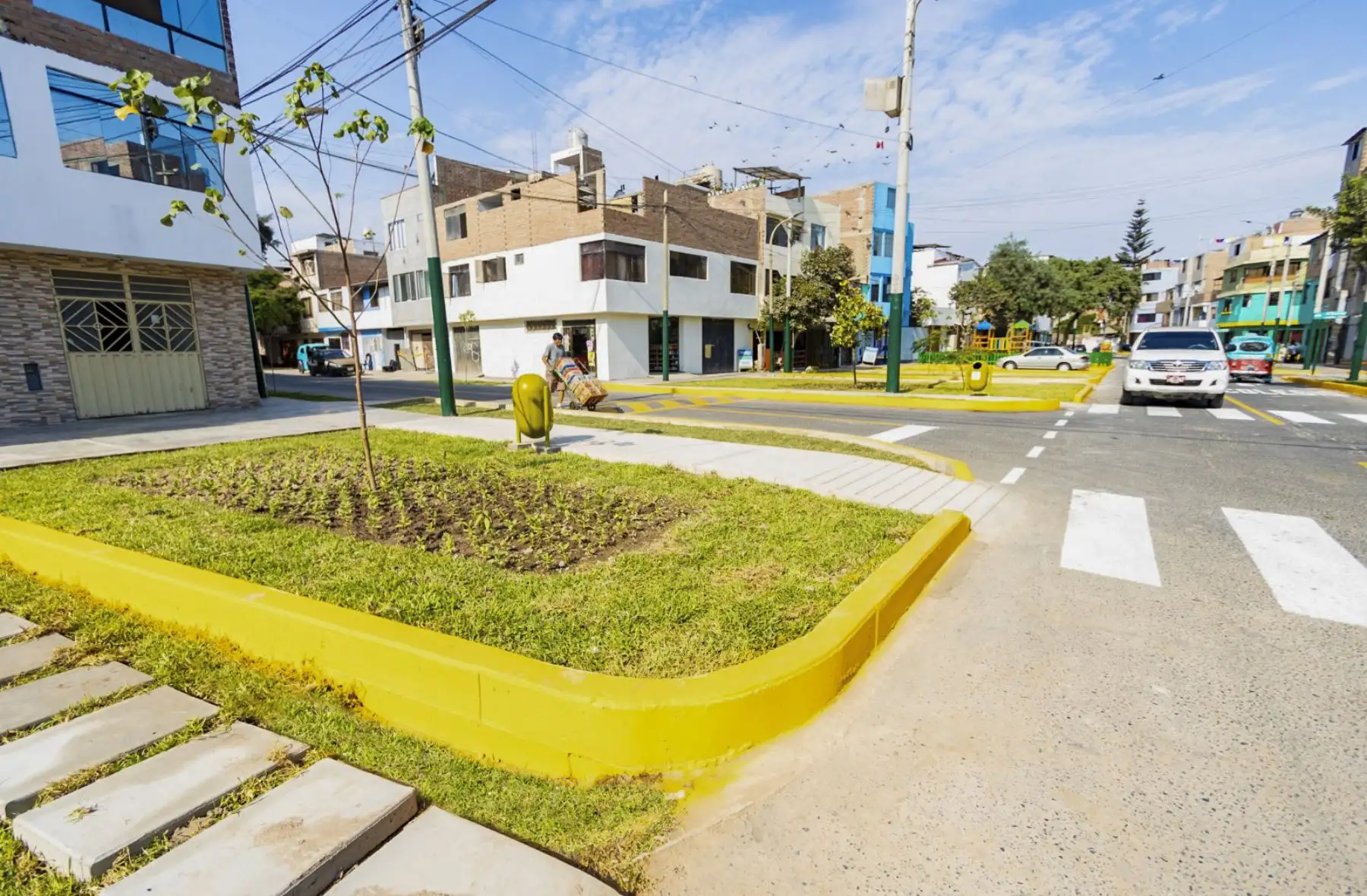 En el marco del programa  Surco Barrio, programa de recuperación urbana que pone en valor zonas que durante mucho tiempo han estado abandonadas en el distrito, Hoy entregamos la primera zona recuperada ubicada en el JR. María Parado de Bellido. Foto: Municipalidad de Surco