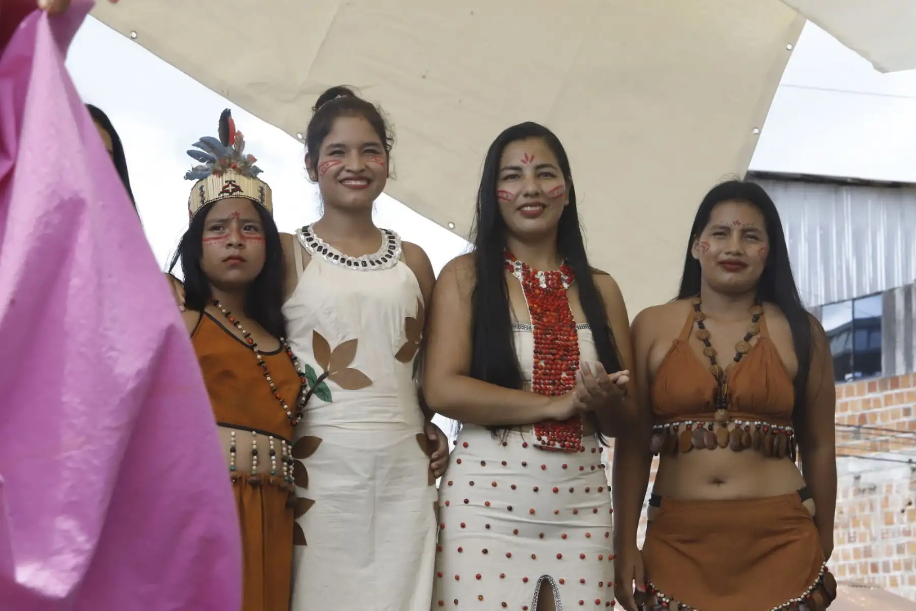 En Puerto Bermúdez, en la región Pasco, Leslie Urteaga inauguró una planta de harina de plátano y la I Feria Gastronómica y Artesanal, en el marco del empoderamiento de la mujer indígena de la localidad. Foto: Mincul