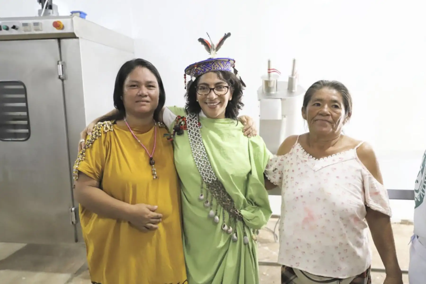 En Puerto Bermúdez, en la región Pasco, Leslie Urteaga inauguró una planta de harina de plátano y la I Feria Gastronómica y Artesanal, en el marco del empoderamiento de la mujer indígena de la localidad. Foto: Mincul