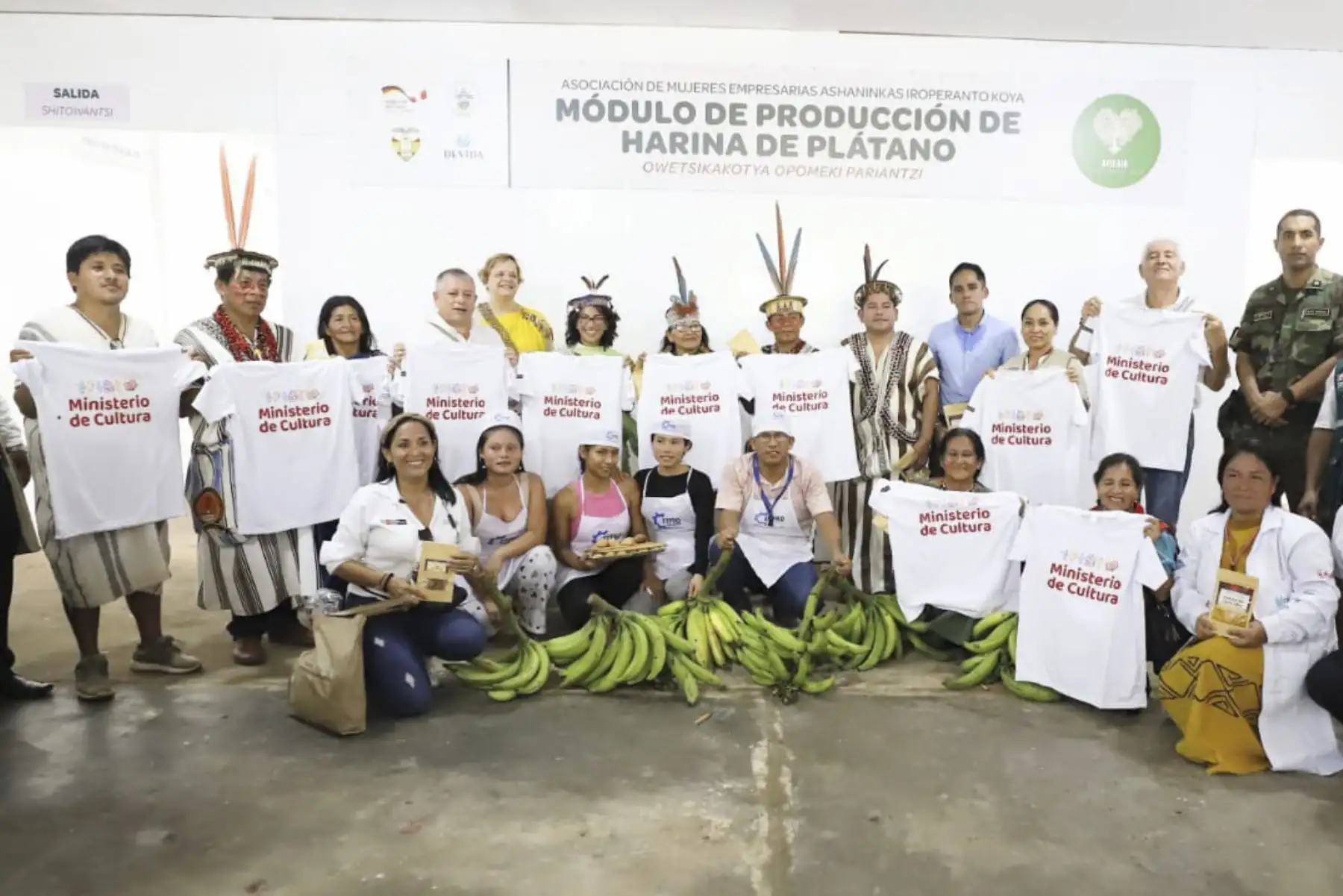 En Puerto Bermúdez, región Pasco, Leslie Urteaga inauguró una planta de harina de plátano y la I Feria Gastronómica y Artesanal, en el marco del empoderamiento de la mujer indígena de la localidad. Foto: Mincul
