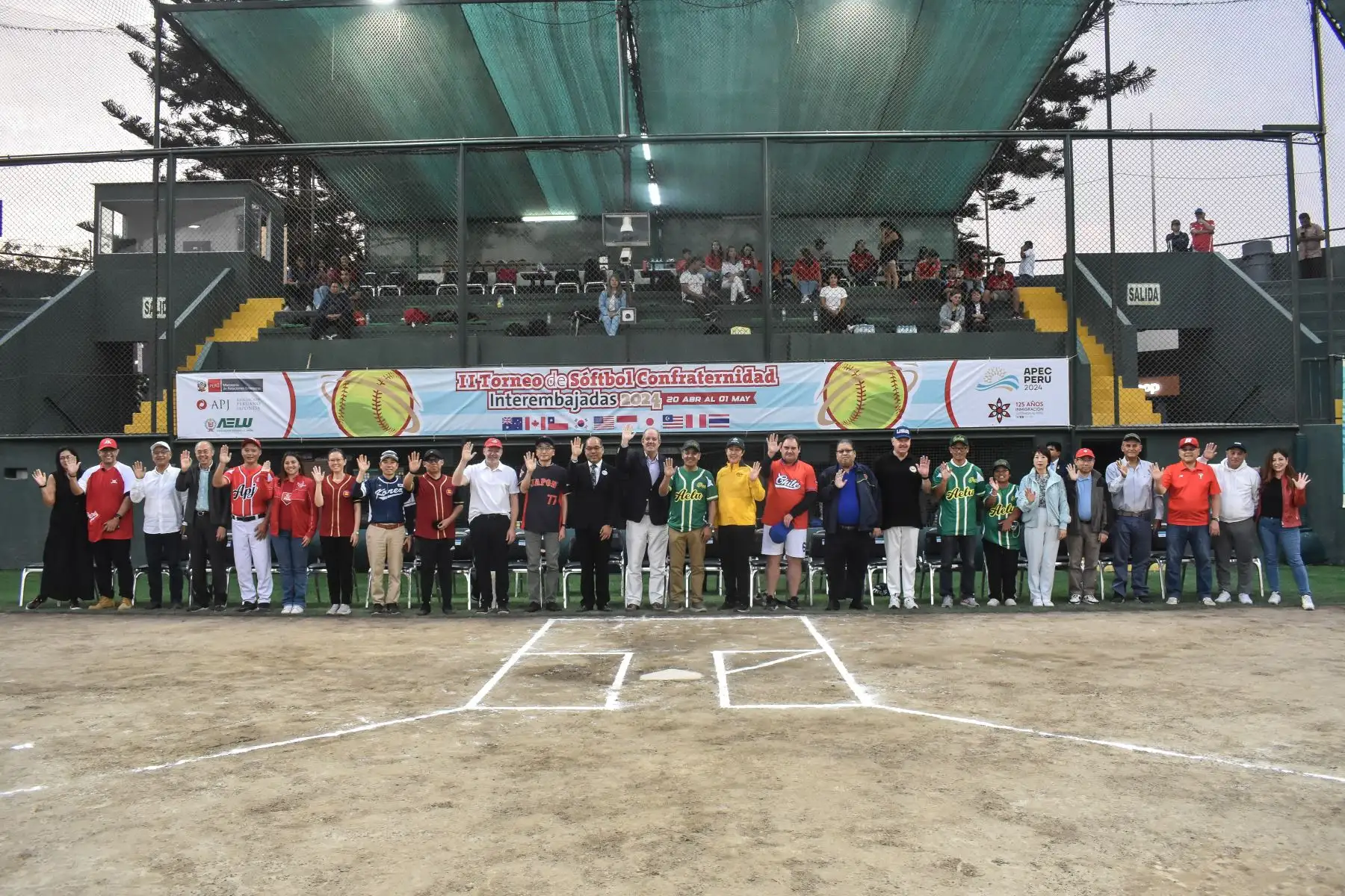 Se dio inicio al II Torneo de Softbol Interembajadas Apec Perú 2024 donde participan los equipos de Japón, Australia, Canadá, Chile, Corea, USA, Indonesia, Malasia y Tailandia. Foto: AELU