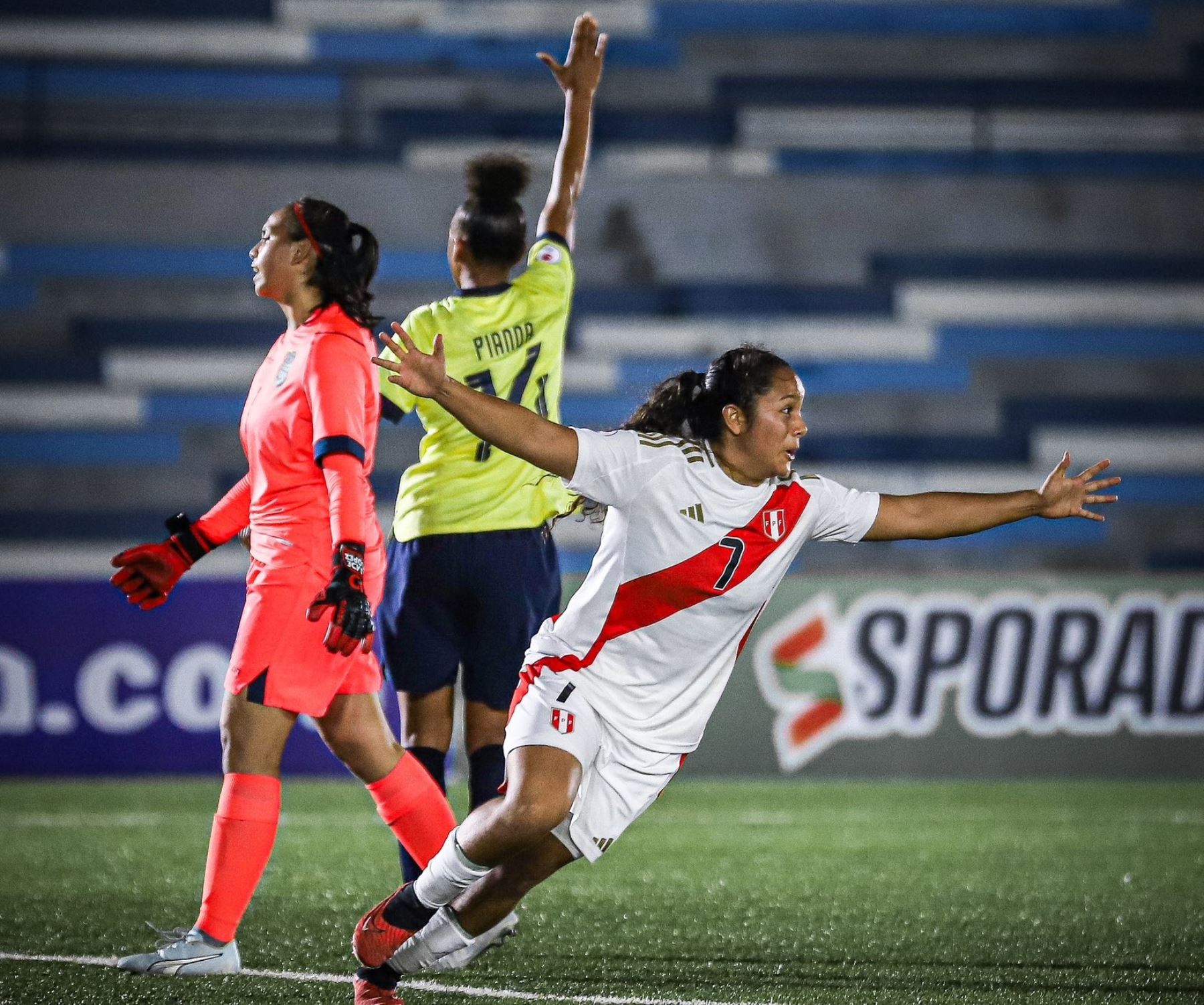 Selección peruana femanina sub-20 luchan por clasificar