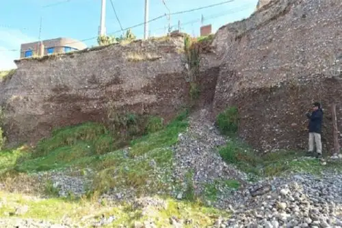 Ingemmet recomienda implementar muro de contención al pie del derrumbe con el fin de evitar futuras reactivaciones y realizar un sistema de drenaje en la parte posterior a las zonas de arranque de los derrumbes,  Foto: Ingemmet.